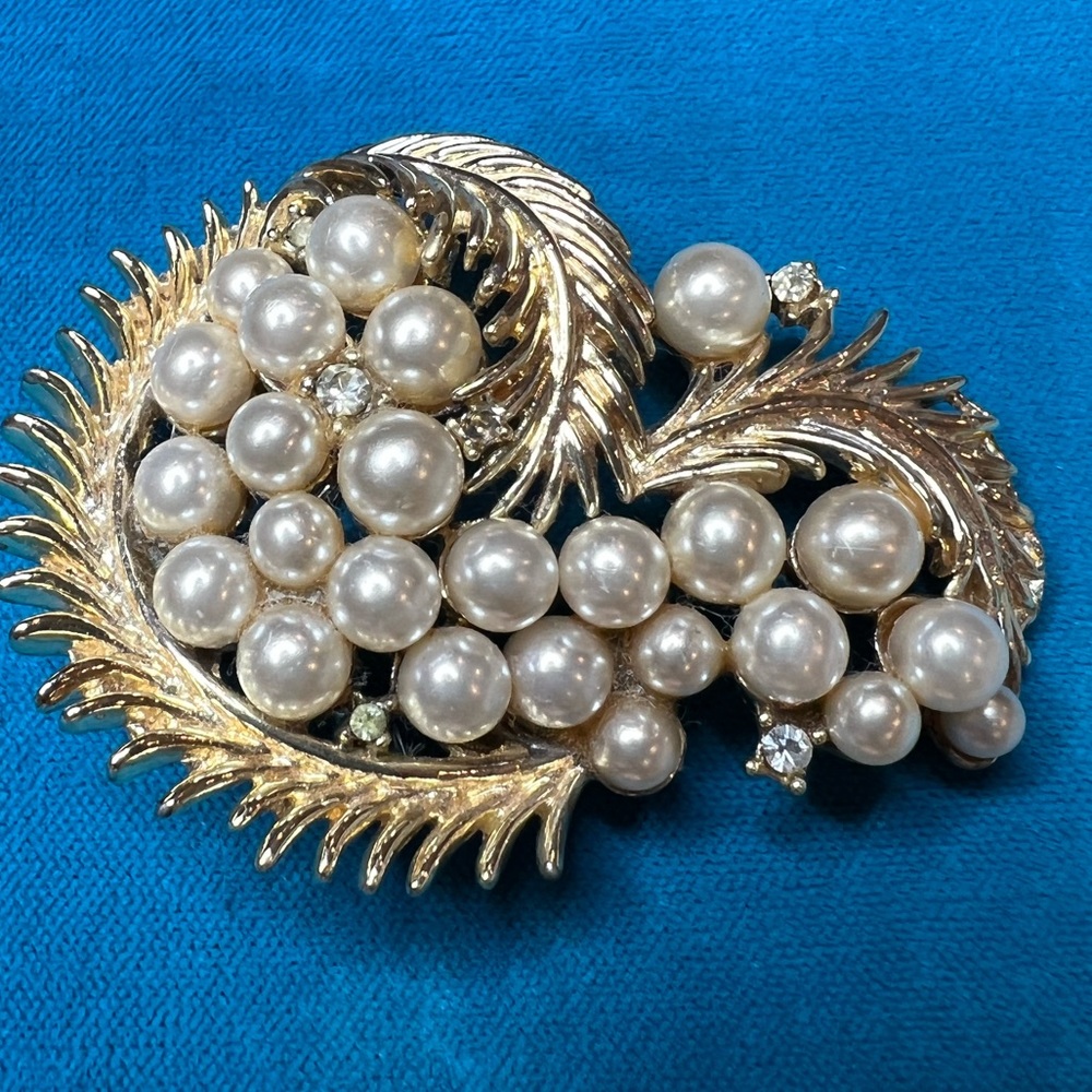 Coro Vintage Gold, Pearl and Rhinestone Brooch Pin